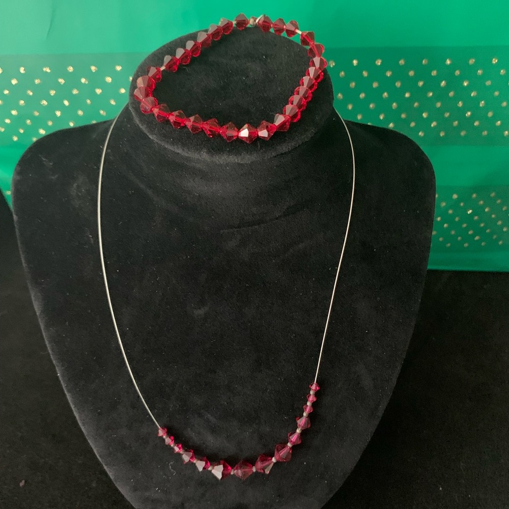Elegant Red Beaded Necklace and Bracelet Set
